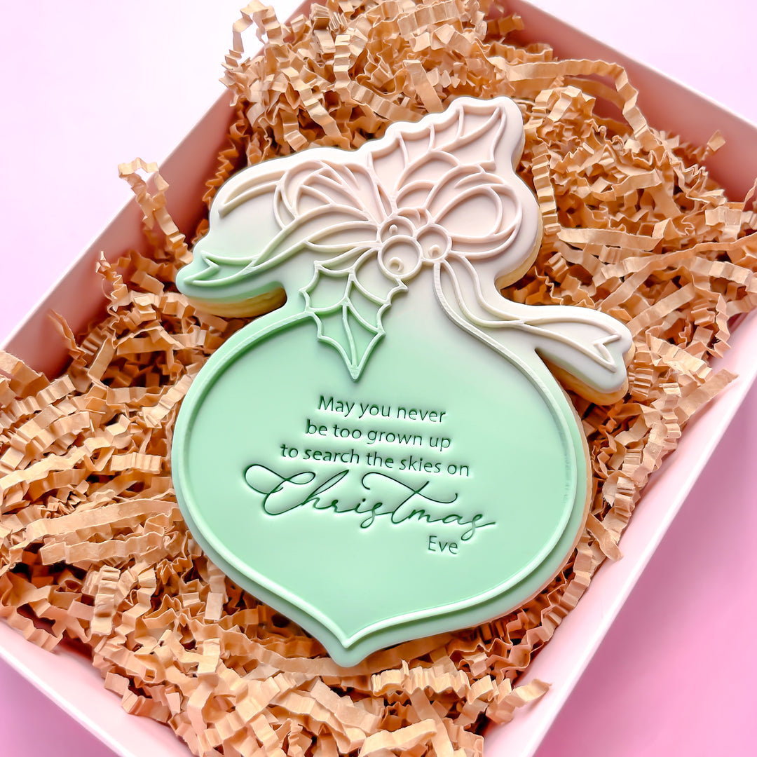 Bow And Foliage Bauble