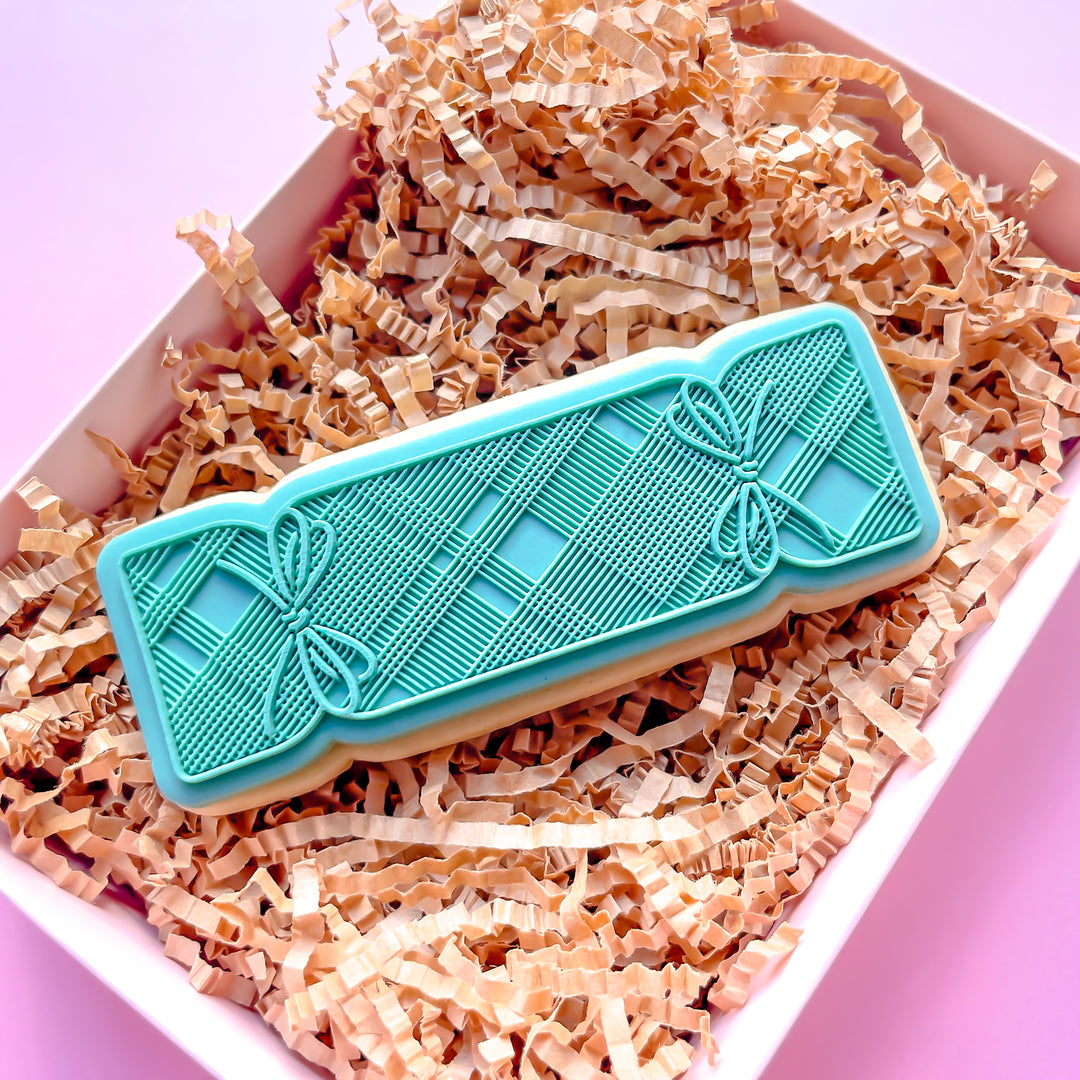 Plaid Pattern Cracker